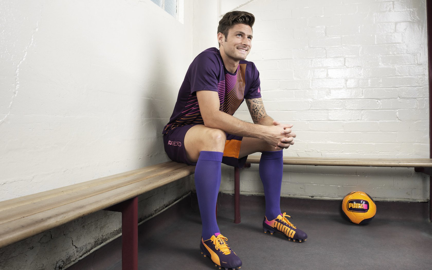 荷兰女足国脚罗尔德公开恋情,勇敢爱,无惧批评