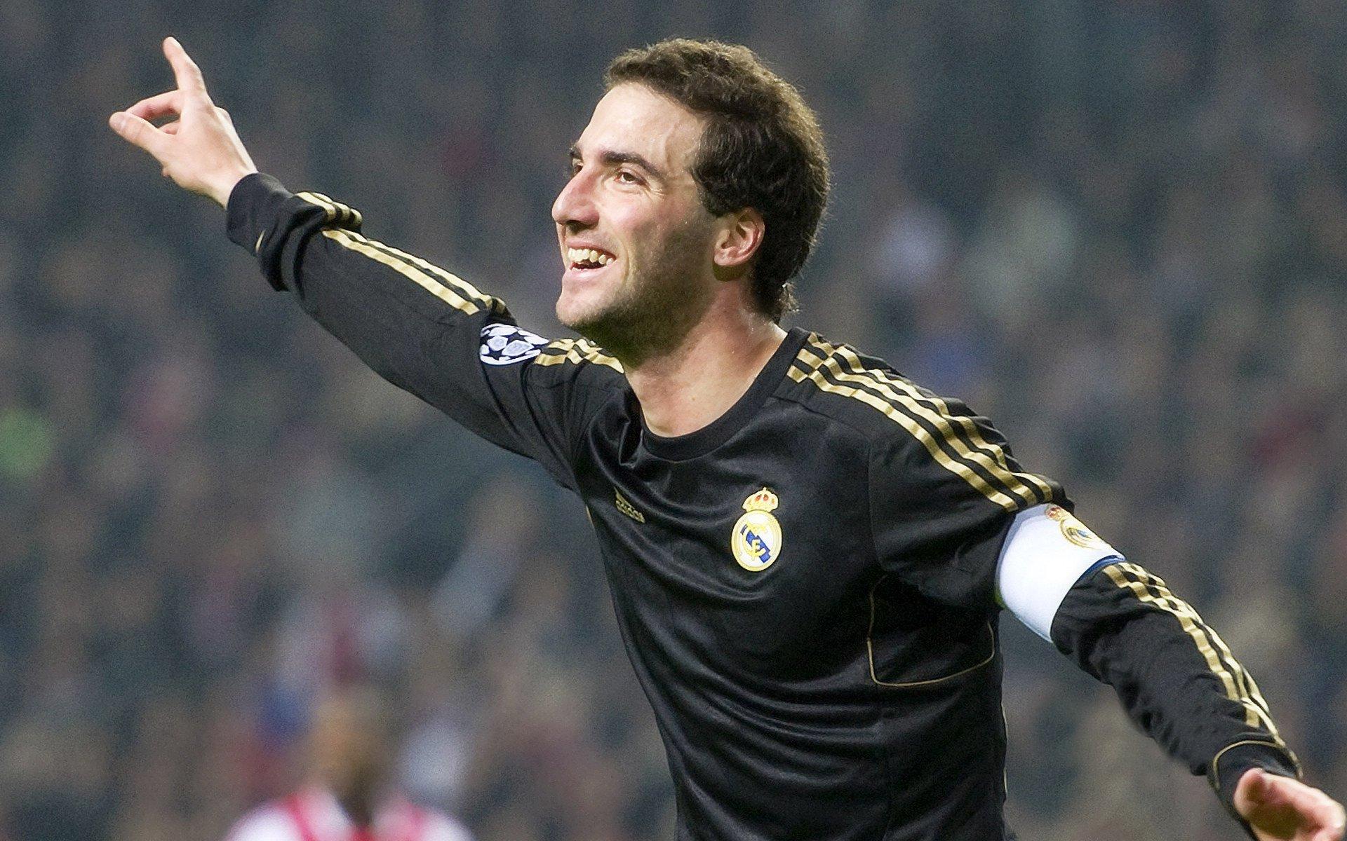 拜仁关窗日紧急接洽斯特林遭婉拒 英格兰飞翼坚持留守英超引关注