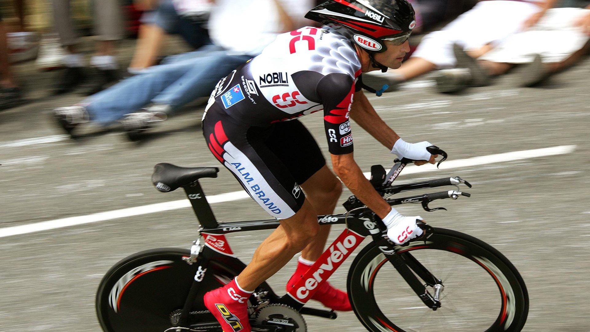 亚洲第一中锋再显神威,全能数据引领球队强势晋级